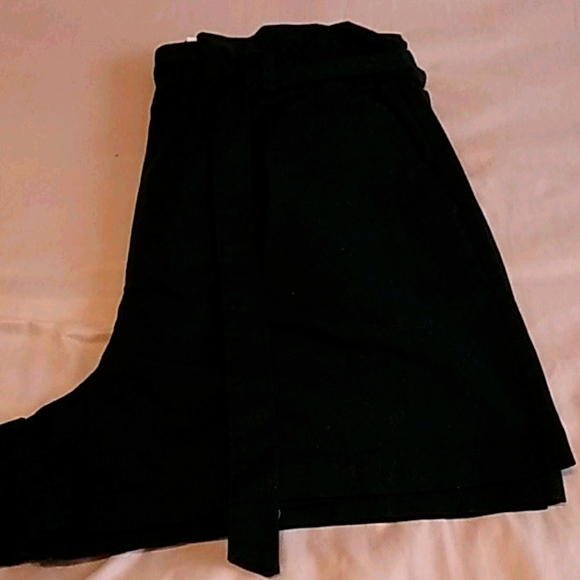 Shorts - Picture 3 of 3